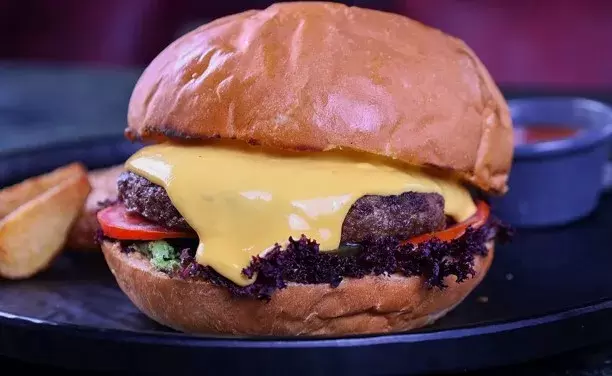 تصویر دیپ چیز برگر